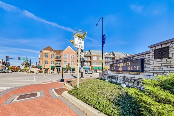$465,000 | 220 University Drive, Unit 220, Mount Prospect, IL 60056