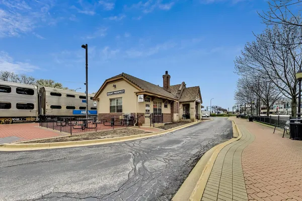 $465,000 | 220 University Drive, Unit 220, Mount Prospect, IL 60056