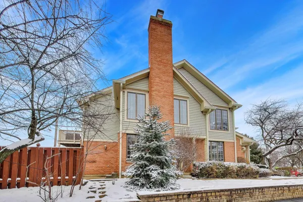 $465,000 | 220 University Drive, Unit 220, Mount Prospect, IL 60056