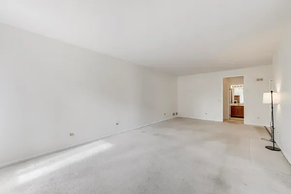 $465,000 | 220 University Drive, Unit 220, Mount Prospect, IL 60056
