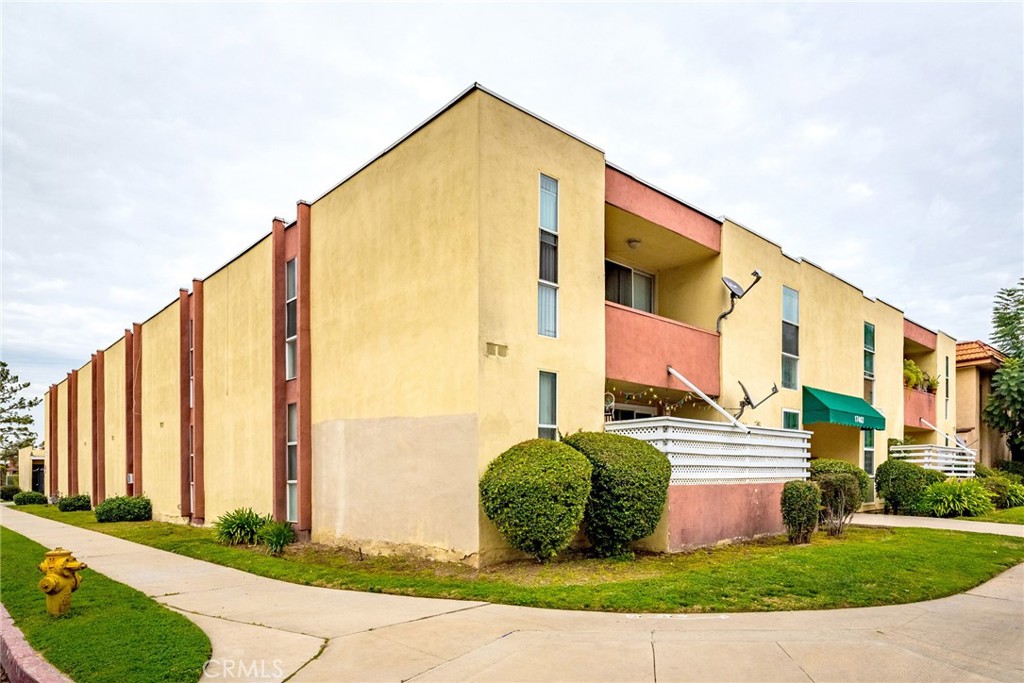 17463 Vanowen Street, Unit 8 Van Nuys, CA 91406 - Photo 1 of 21