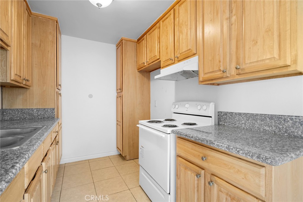 17463 Vanowen Street, Unit 8 Van Nuys, CA 91406 - Photo 11 of 21