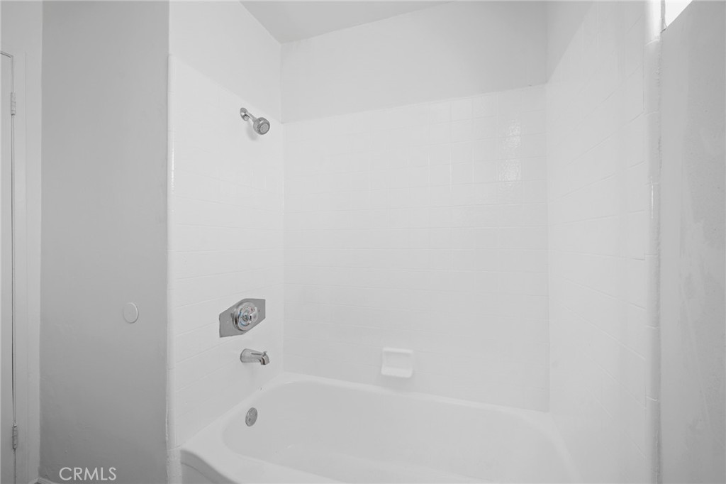 17463 Vanowen Street, Unit 8 Van Nuys, CA 91406 - Photo 18 of 21