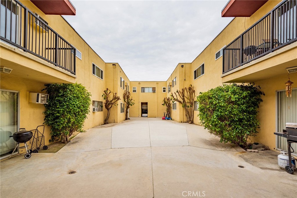 17463 Vanowen Street, Unit 8 Van Nuys, CA 91406 - Photo 19 of 21