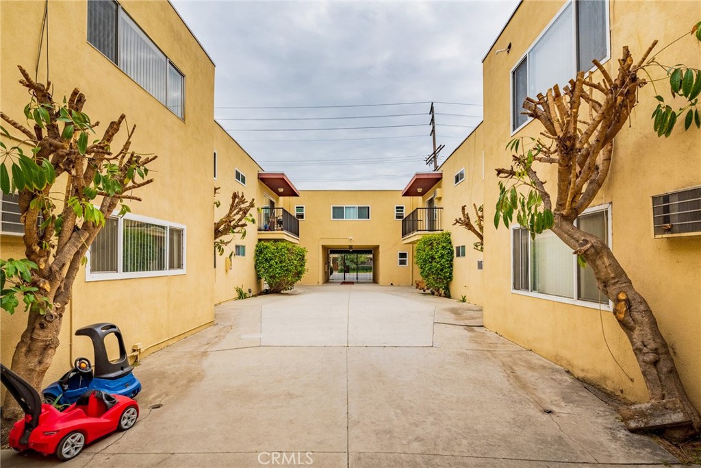 17463 Vanowen Street, Unit 8 Van Nuys, CA 91406 - Photo 20 of 21