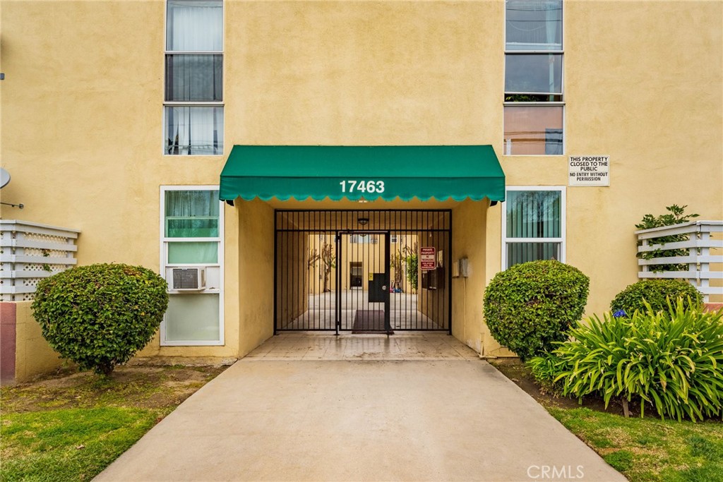 17463 Vanowen Street, Unit 8 Van Nuys, CA 91406 - Photo 2 of 21