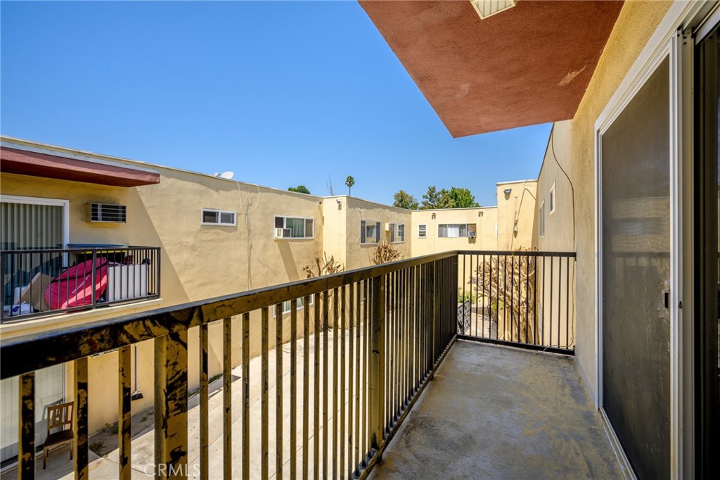 17463 Vanowen Street, Unit 8 Van Nuys, CA 91406 - Photo 6 of 21