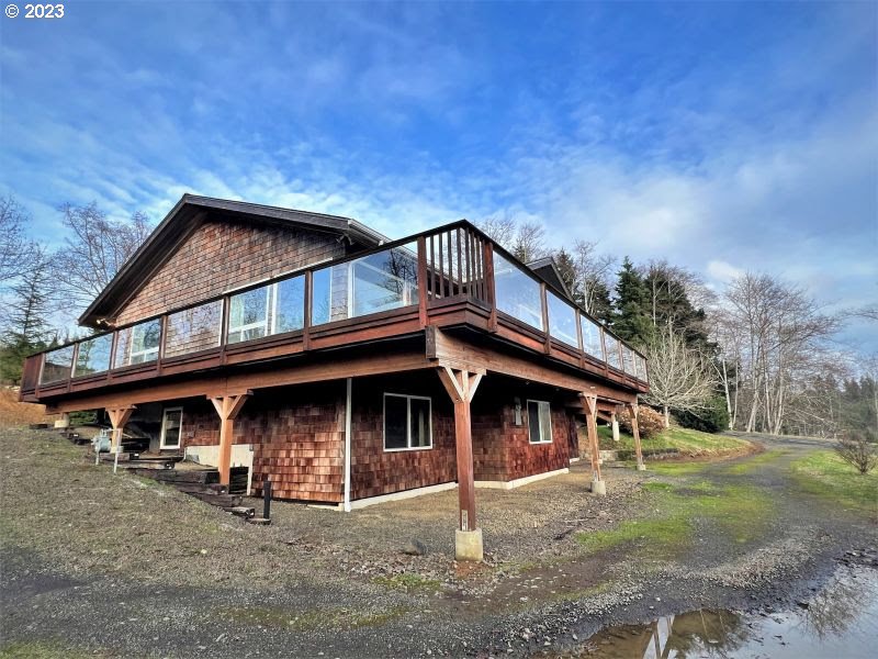 92831 Walluski Loop Astoria, OR 97103 - Photo 16 of 32 a front view of a house with garden