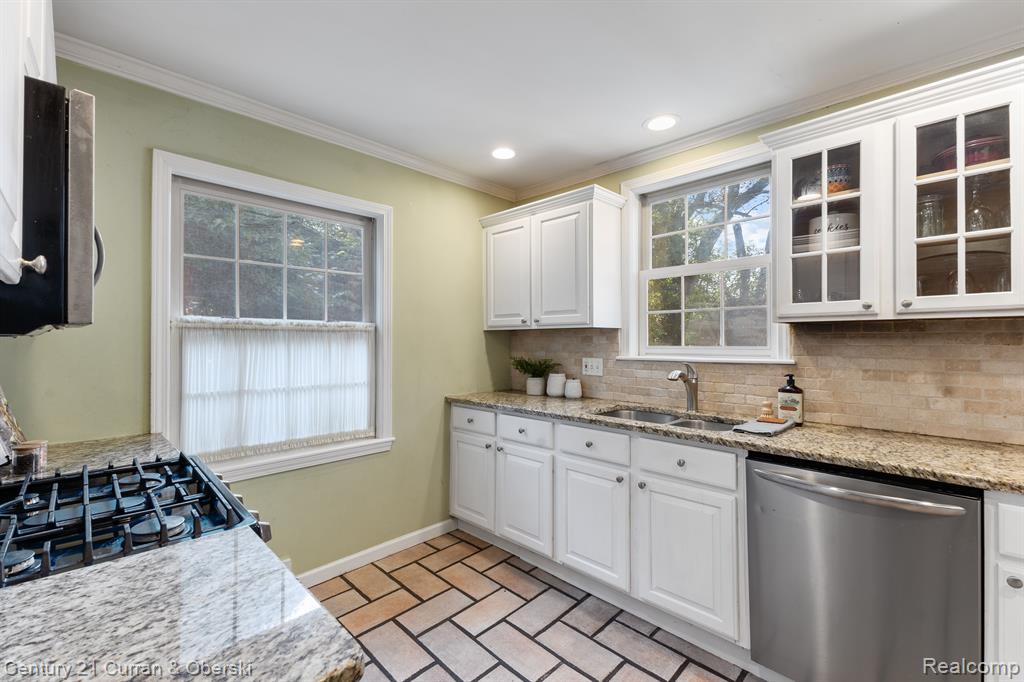 427 Maison Road Grosse Pointe, MI 48236 - Photo 16 of 37