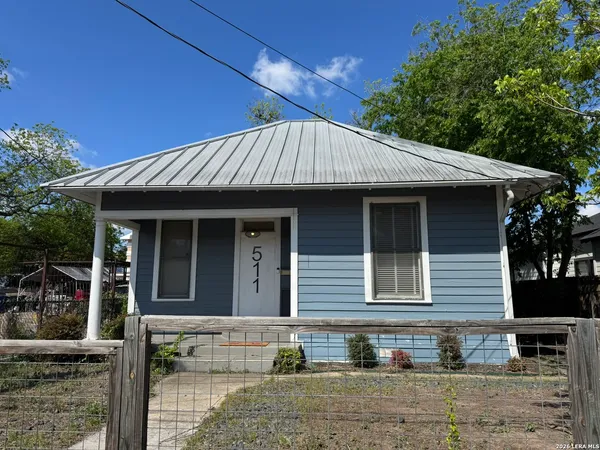 $1,595 | 511 North Monumental Street, San Antonio, TX 78202