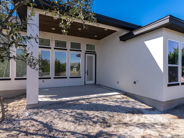 $449,000 | 101 Daniel Jackson, Blanco, TX 78606