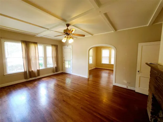 a view of a livingroom with hardwood floor and a ceiling fan