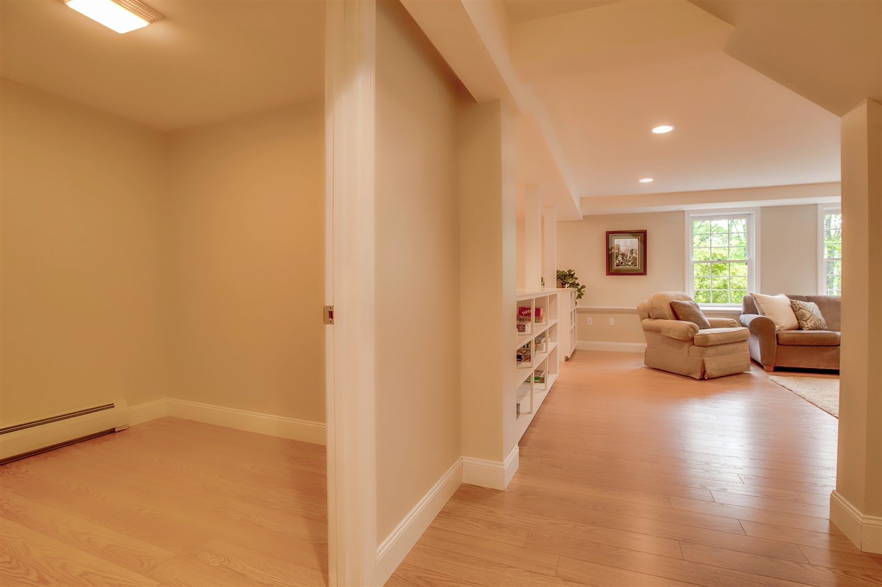 72 Newfane Road Bedford, NH 03110 - Photo 33 of 40