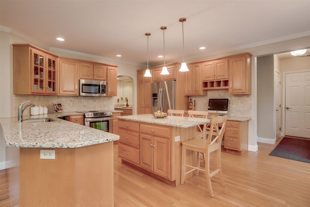 72 Newfane Road Bedford, NH 03110 - Photo 8 of 40