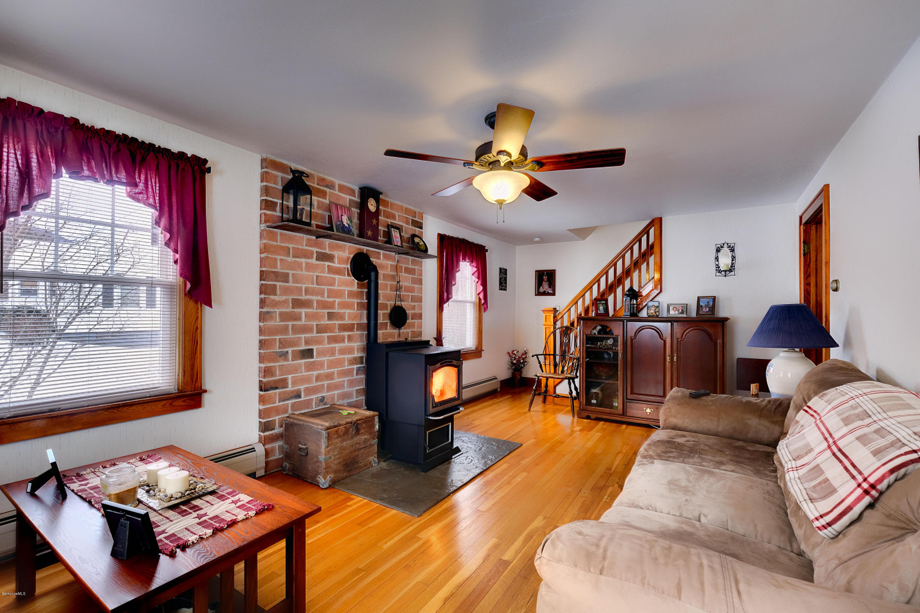 287 Notch Road North Adams, MA 01247 - Photo 2 of 29 LIVING ROOM