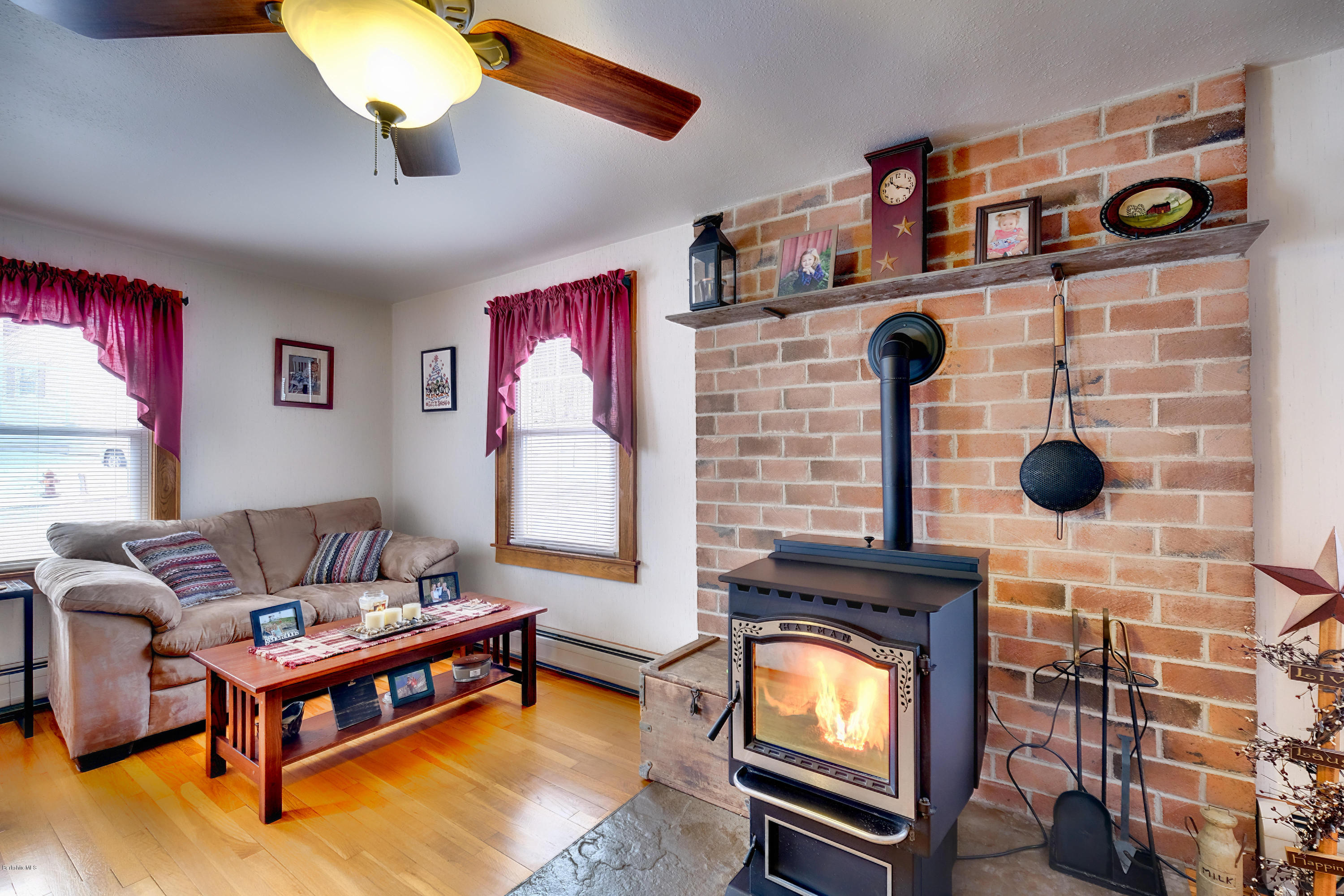 287 Notch Road North Adams, MA 01247 - Photo 5 of 29 LIVING ROOM