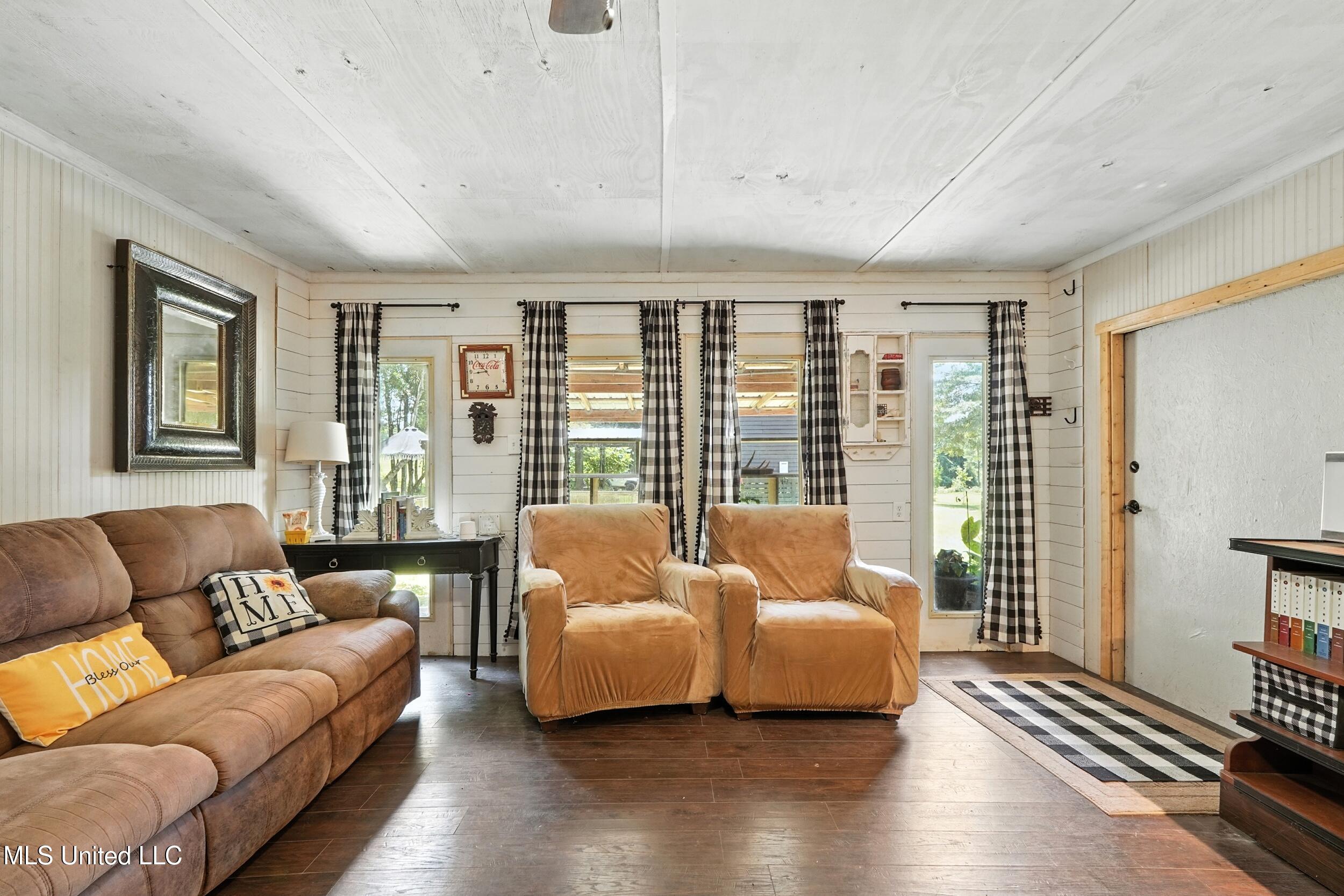 30 Jack Holston Road Lumberton, MS 39455 - Photo 29 of 49 29_guest living 2