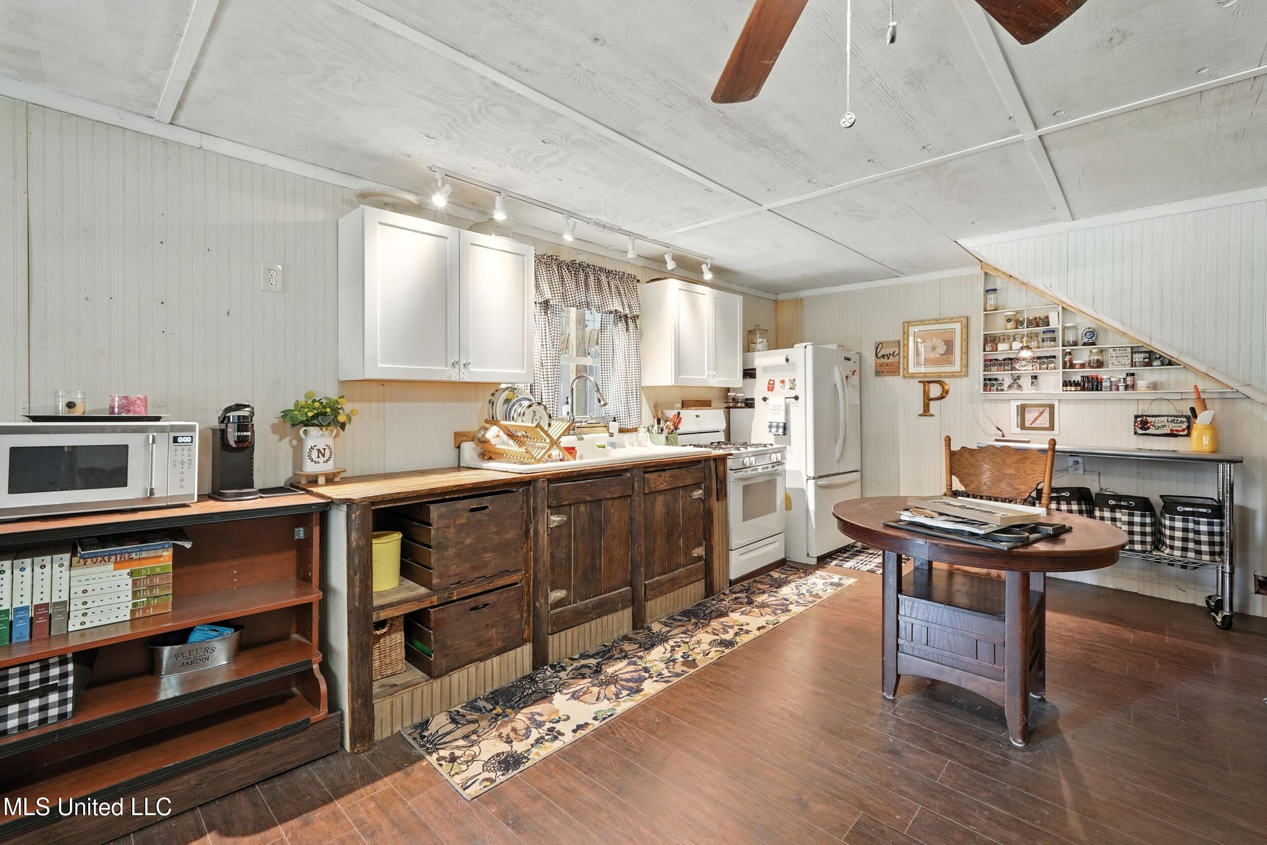30 Jack Holston Road Lumberton, MS 39455 - Photo 30 of 49 30_guest kitchen 1