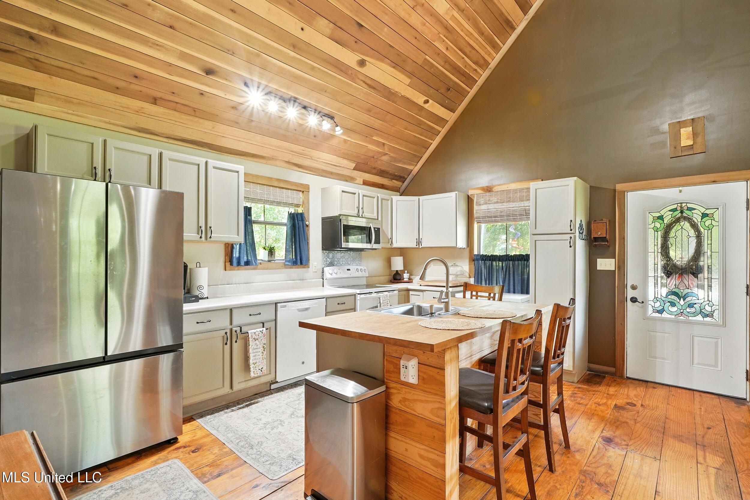 30 Jack Holston Road Lumberton, MS 39455 - Photo 10 of 49 10_kitchen 2