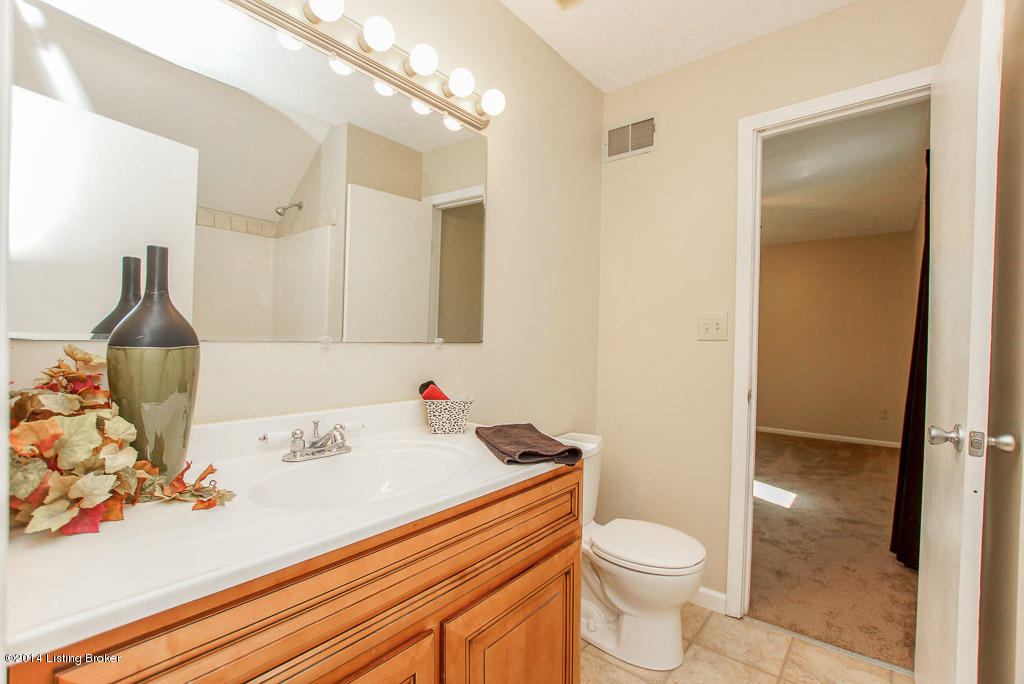 8909 Gutenberg Road Louisville, KY 40299 - Photo 39 of 53 JackandJillbath 2