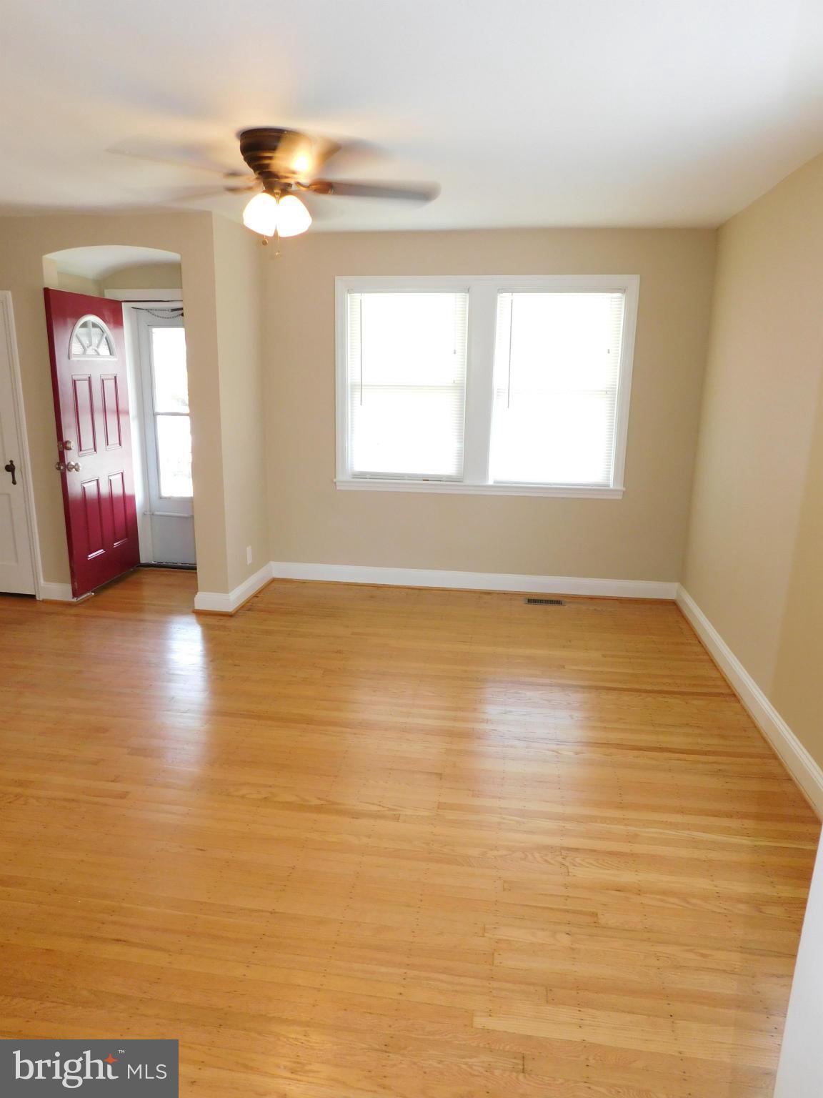 4019 Granite Road Baltimore, MD 21206 - Photo 5 of 29 Living Room