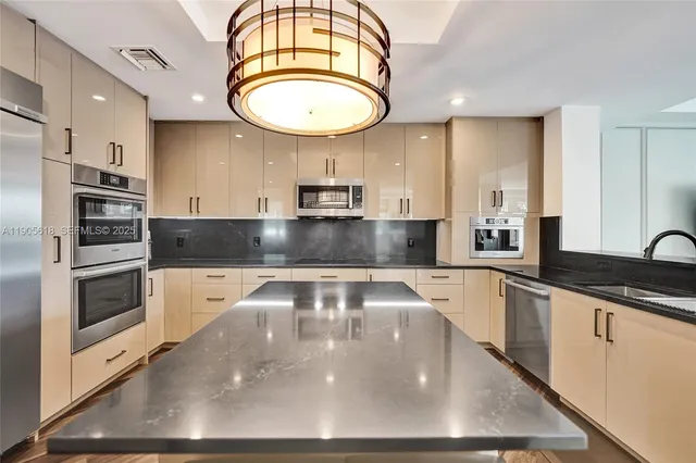 $1,999,000 | 516 Hendricks Isle, Unit 2C, Fort Lauderdale, FL 33301