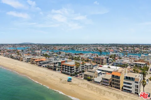 $795,000 | 1 62nd Place, Unit 203, Long Beach, CA 90803