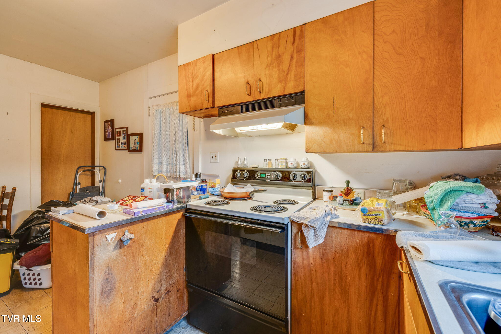 4136 Ridge Road Kingsport, TN 37660 - Photo 13 of 34 013