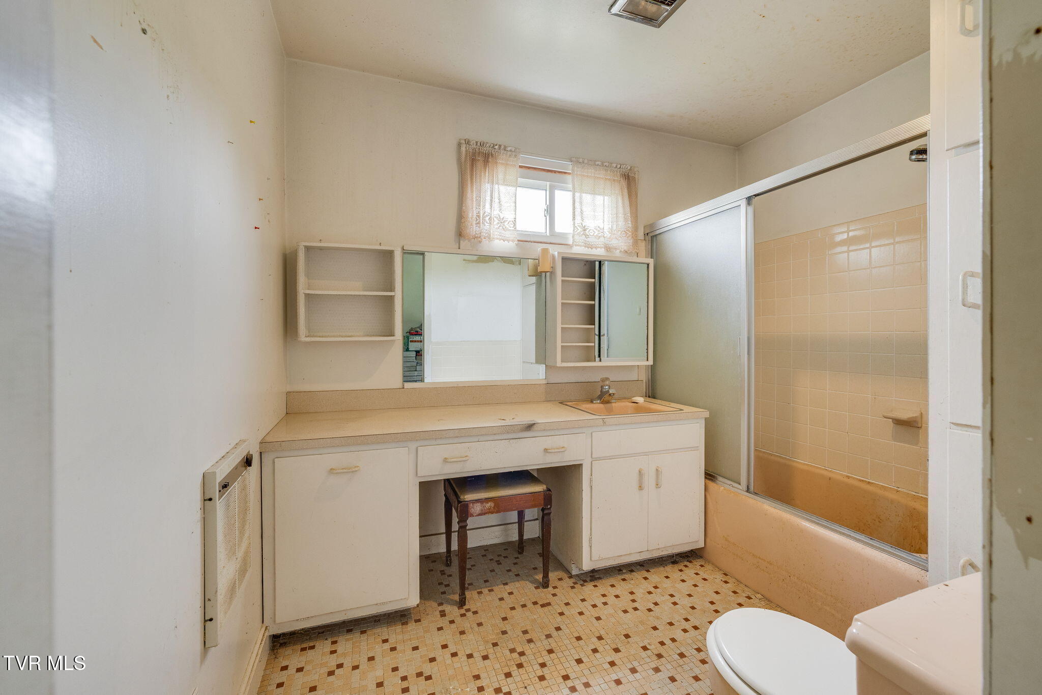 4136 Ridge Road Kingsport, TN 37660 - Photo 18 of 34 018