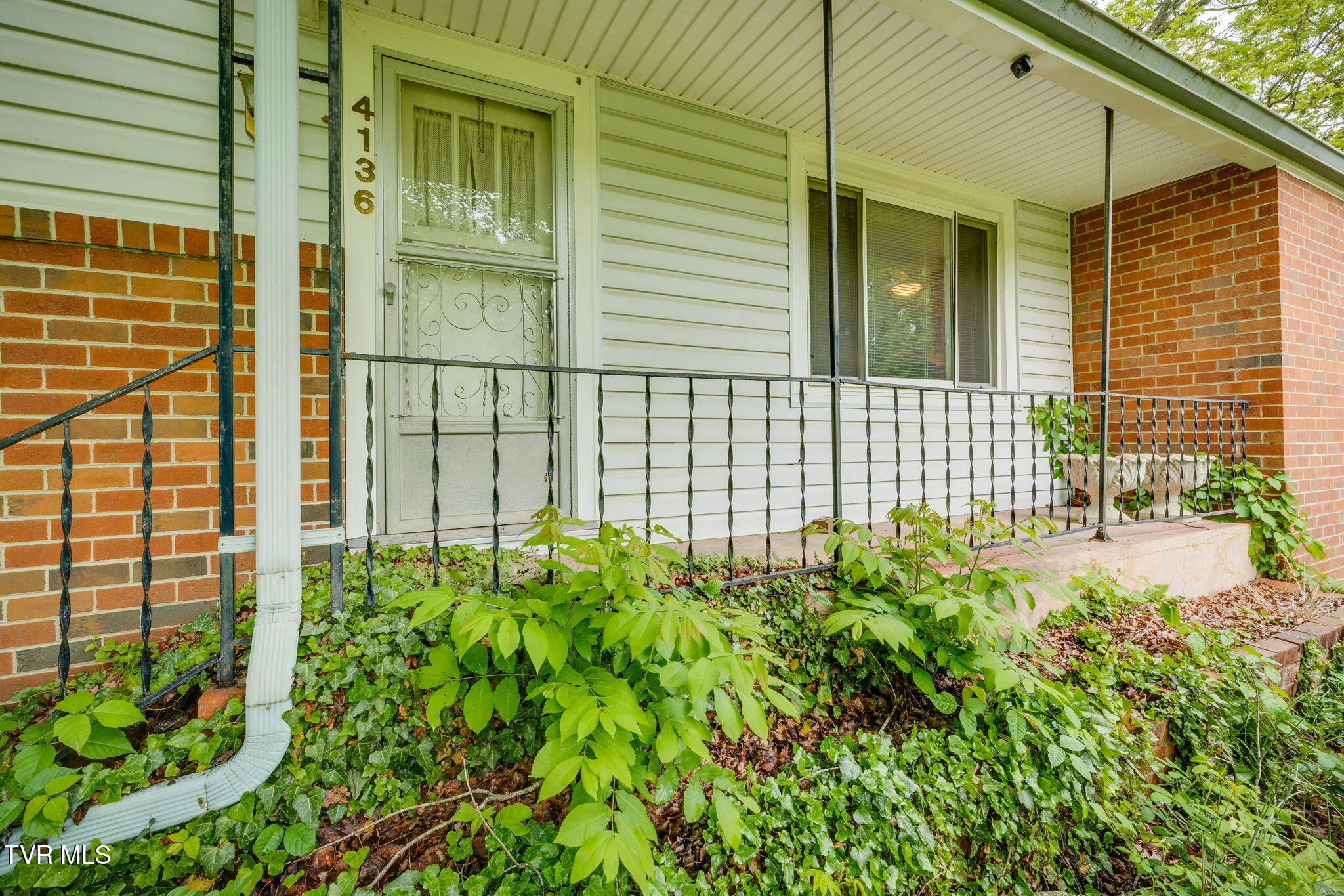 4136 Ridge Road Kingsport, TN 37660 - Photo 4 of 34 004