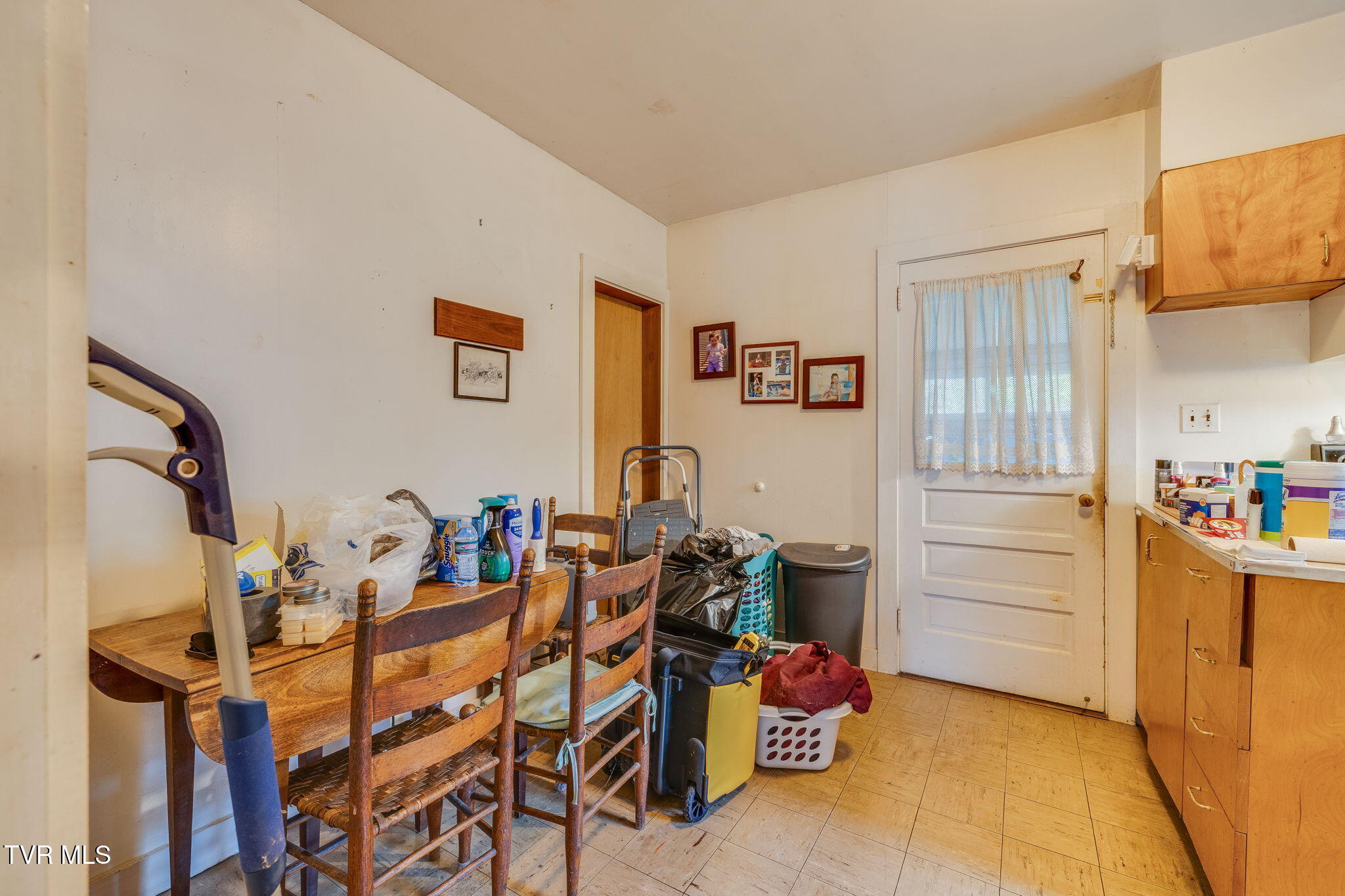 4136 Ridge Road Kingsport, TN 37660 - Photo 10 of 34 010