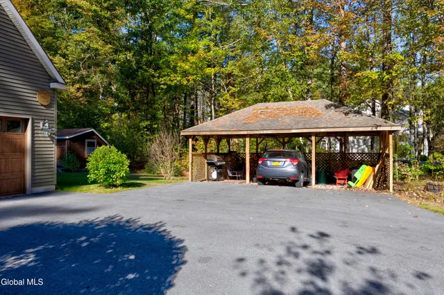 $895,000 | 28 Bog Meadow Run, Saratoga Springs, NY 12866