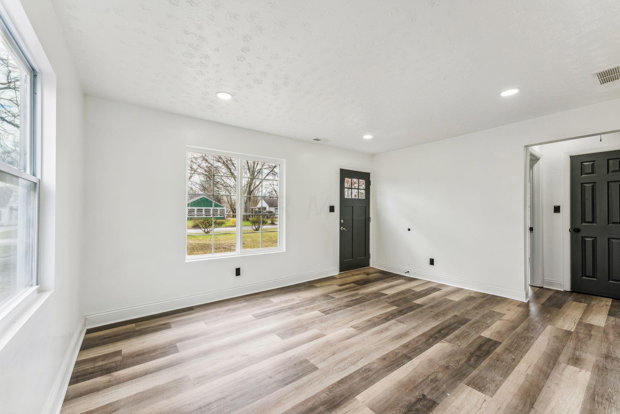 2334 Mecca Road Columbus, OH 43224 - Photo 6 of 24 11-web-or-mls-2334-mecca-rd