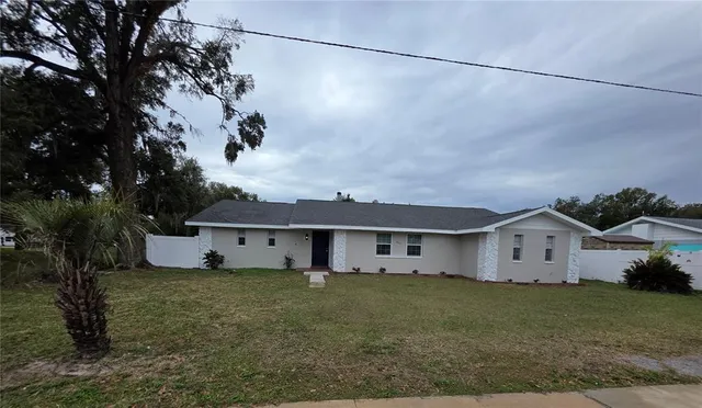 $3,000 | 5611 6th Street, Zephyrhills, FL 33542