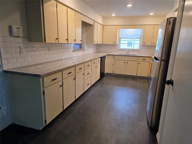 $3,000 | 5611 6th Street, Zephyrhills, FL 33542