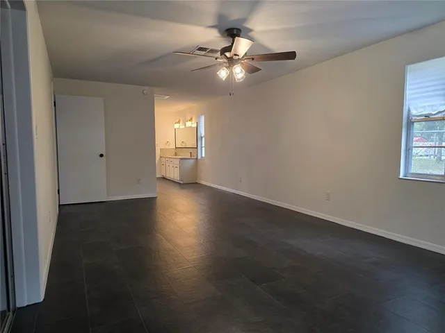 $3,000 | 5611 6th Street, Zephyrhills, FL 33542