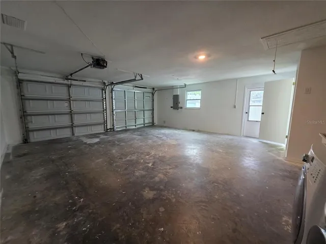 $3,000 | 5611 6th Street, Zephyrhills, FL 33542