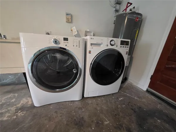 $2,800 | 5611 6th Street, Zephyrhills, FL 33542