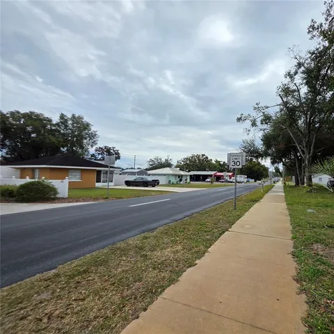 $3,000 | 5611 6th Street, Zephyrhills, FL 33542