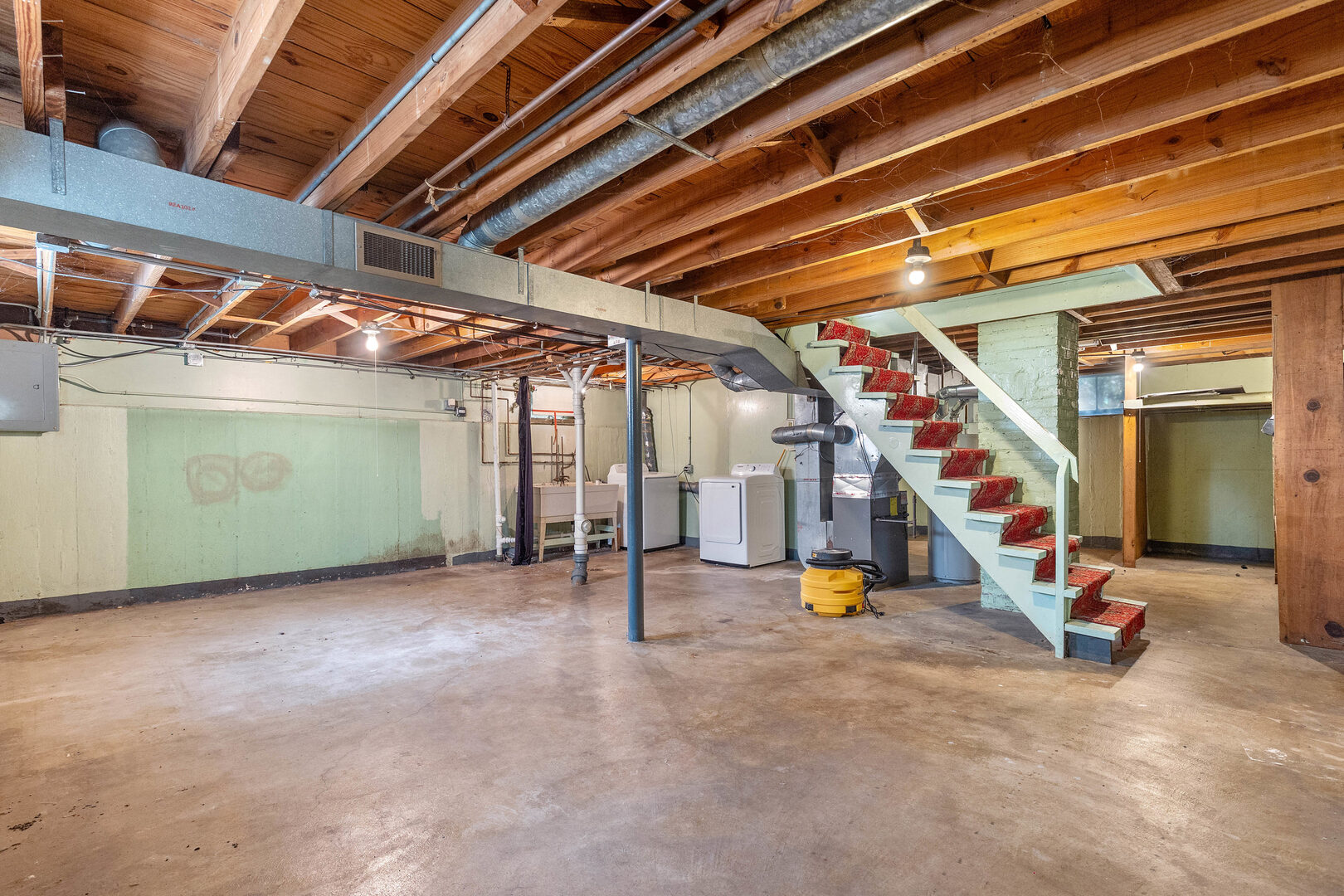 17 North Pine Street Mount Prospect, IL 60056 - Photo 18 of 32 a view of an empty room with gym equipment