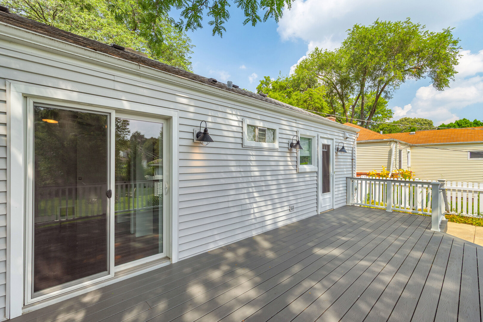 17 North Pine Street Mount Prospect, IL 60056 - Photo 25 of 32 a view of a house with a balcony