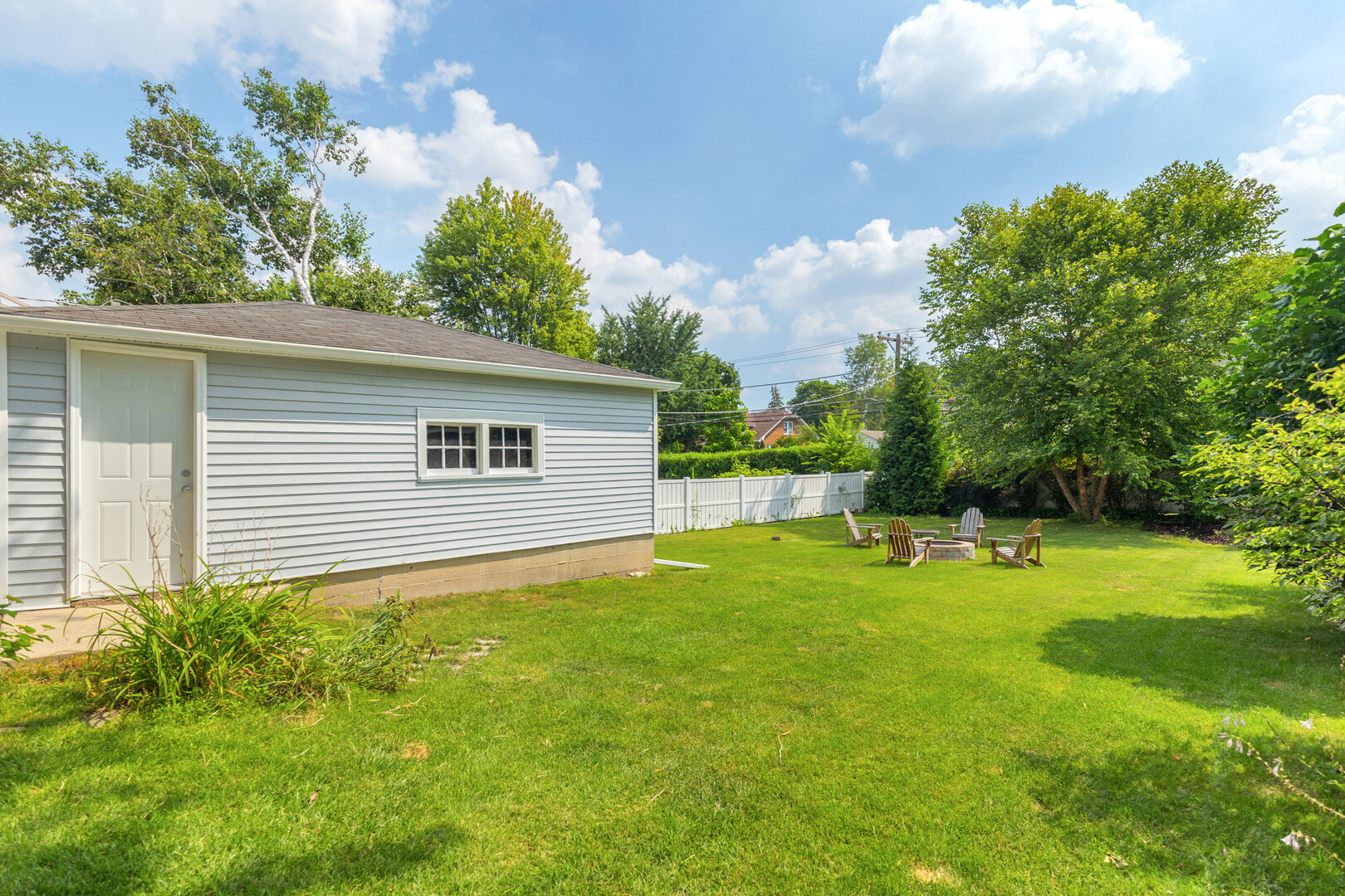 17 North Pine Street Mount Prospect, IL 60056 - Photo 28 of 32 a backyard of a house with table and chairs plants and large tree