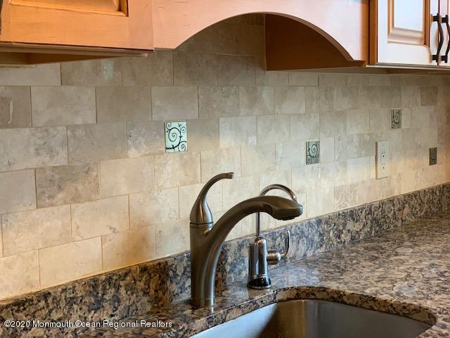 398 Brookview Court Howell, NJ 07731 - Photo 8 of 37 Back splash