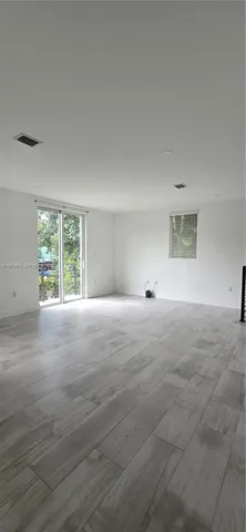 $5,950 | 3823 Thomas Avenue, Miami, FL 33133