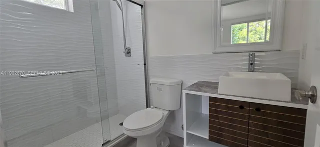 $5,950 | 3823 Thomas Avenue, Miami, FL 33133