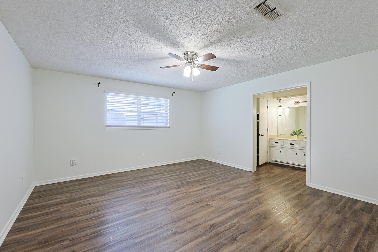 5711 74th Street Lubbock, TX 79424 - Photo 29 of 53 Primary Bedroom