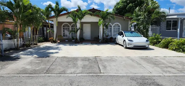 $4,400 | 880 East 26th Street, Hialeah, FL 33013