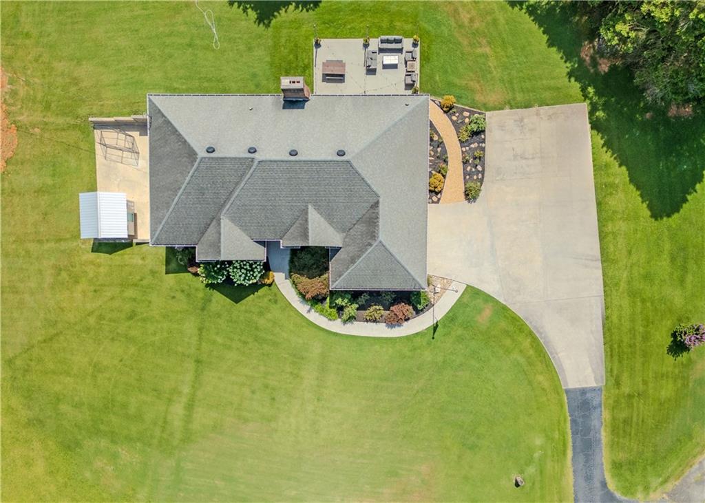 184 Scott Circle Toccoa, GA 30577 - Photo 38 of 52 an aerial view of a house with swimming pool and large trees
