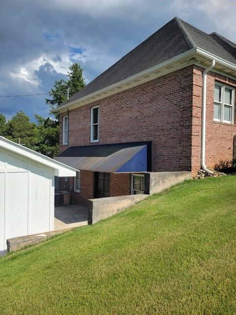 184 Scott Circle Toccoa, GA 30577 - Photo 50 of 52 a front view of a house with a yard