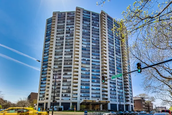 $245,900 | 3930 North Pine Grove Avenue, Unit 514, Chicago, IL 60613